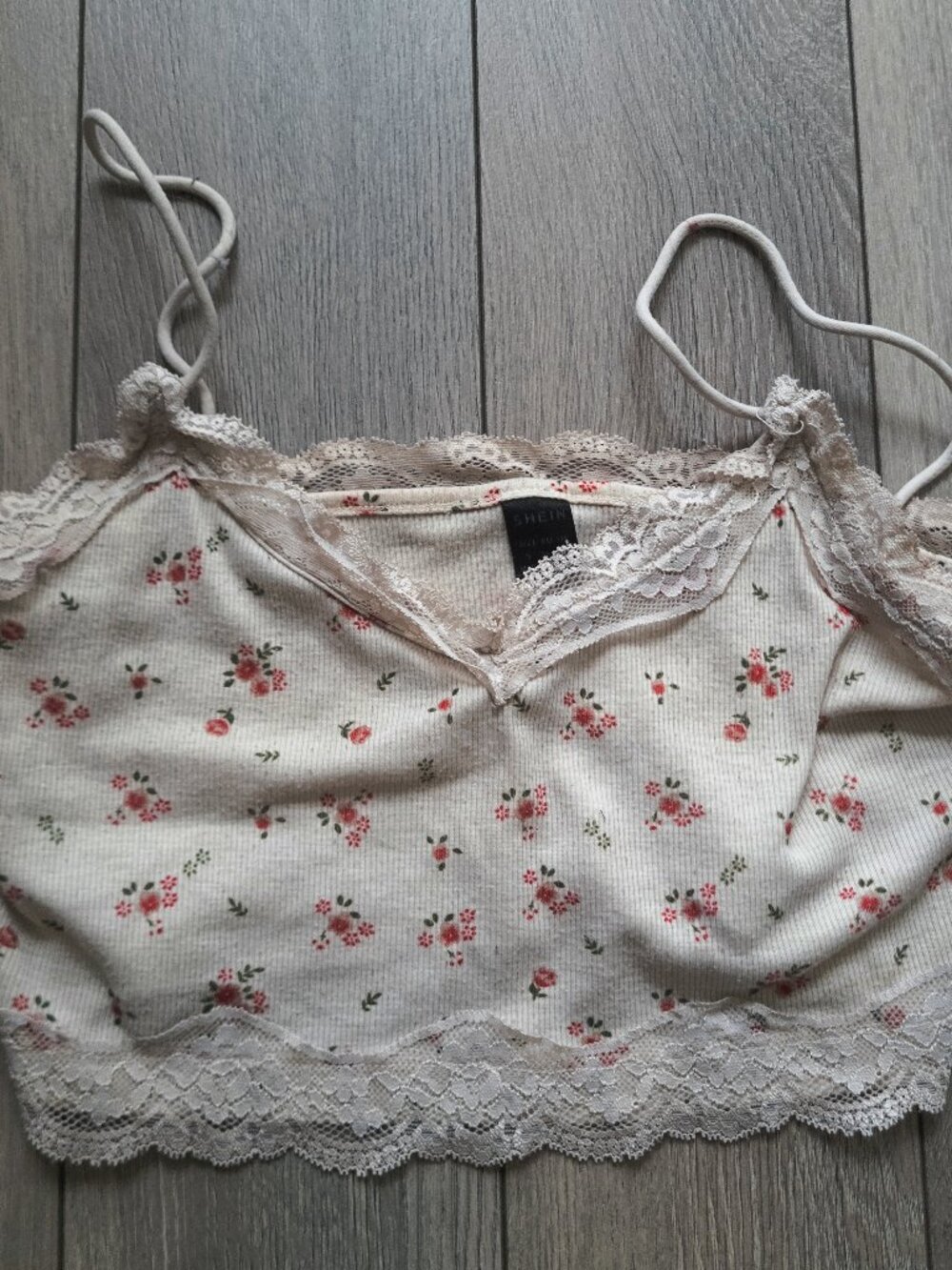 Shein Lace Flower Detail Cropped Tank Top